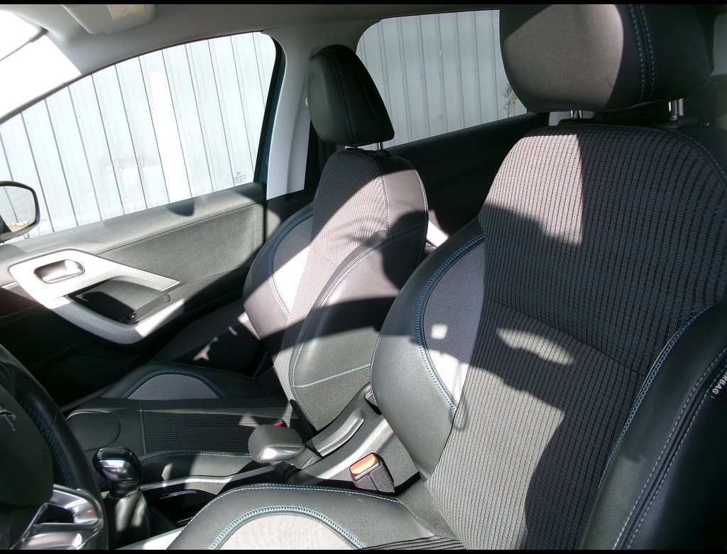 Peugeot 2008 - PTECH 110 URBAN CROSS BVM