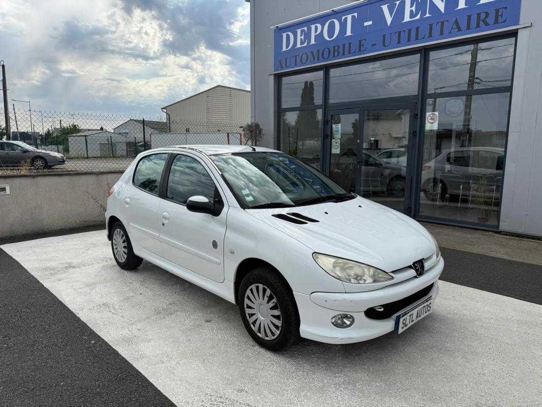 Peugeot 206 - 1.4 i GENERATION 75CH GARANTIE 6 MOIS / REPRISE POSSIBLE