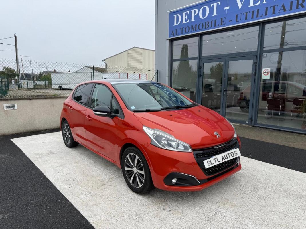 PEUGEOT 208 - 1.2 I 82CH ALLURE GARANTIE 6 MOIS / REPRISE POSSIBLE (2017)