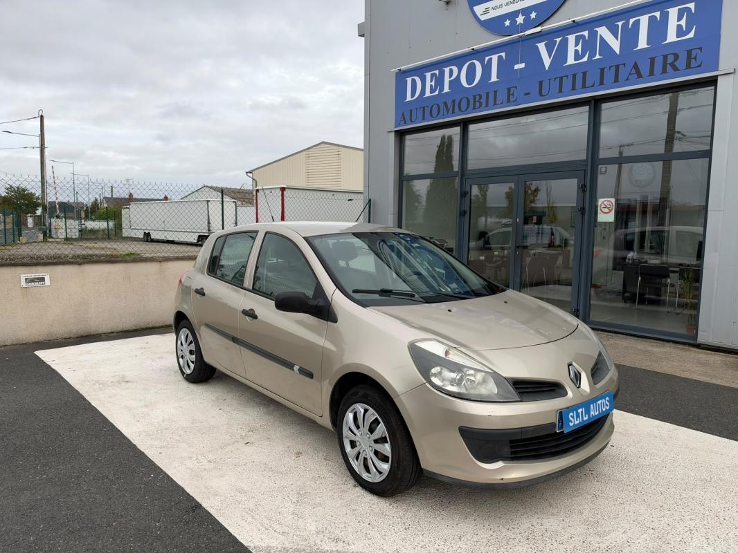 RENAULT CLIO - 3 1.5 DCI 86CH BOITE AUTO GARANTIE 6 MOIS / REPRISE POSSIBLE (2007)